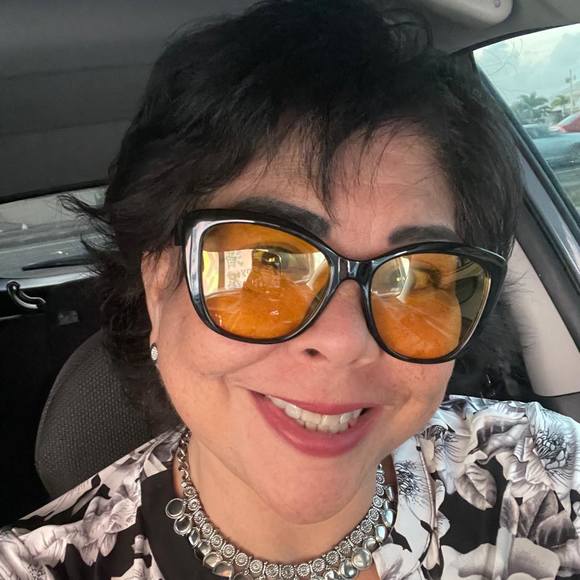 Poshmark profile picture for @samoa
